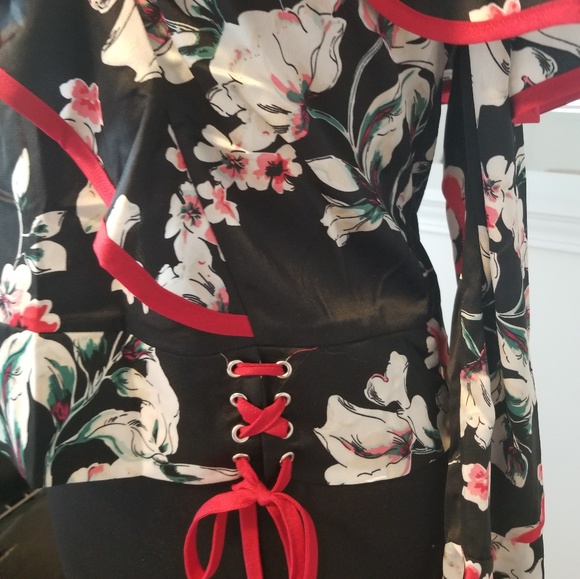 New Gorgeous Red Floral Ruffle Blouse - Picture 4 of 5